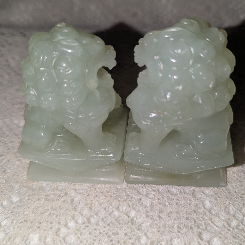 Vintage Pair Of Light Green Jade Chinese Foo Dogs Decor Accents. - Picture 4 of 7